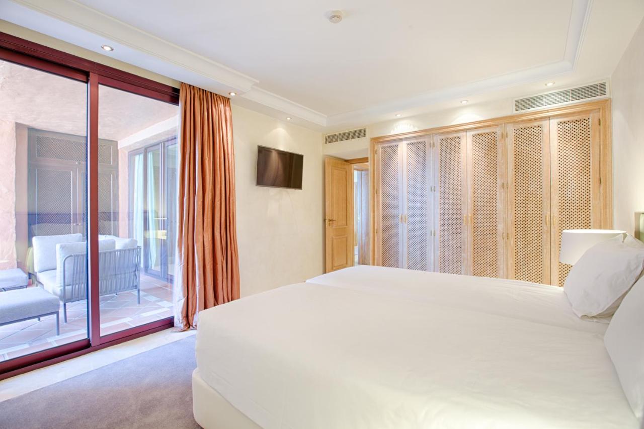 Bahia Beach Apartments Estepona Bagian luar foto