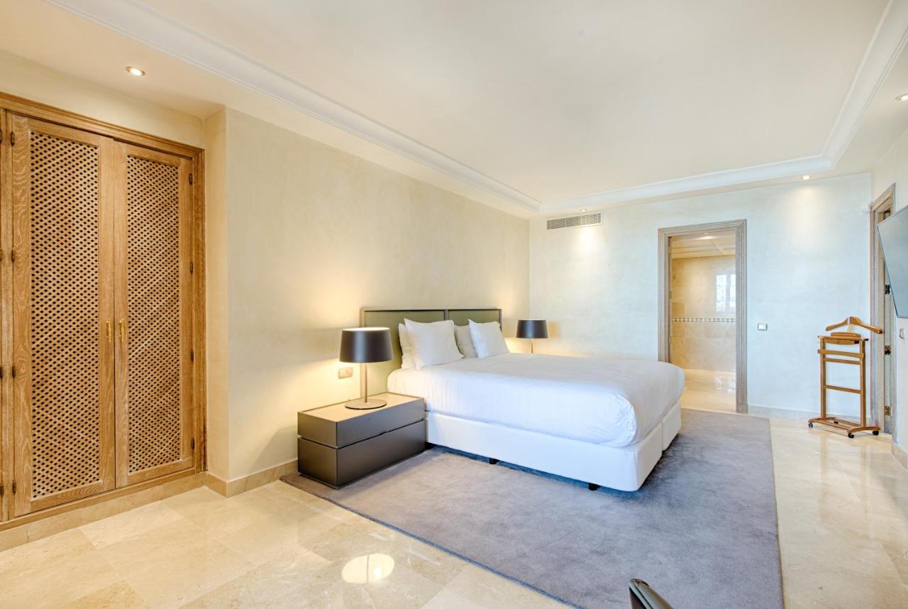 Bahia Beach Apartments Estepona Bagian luar foto