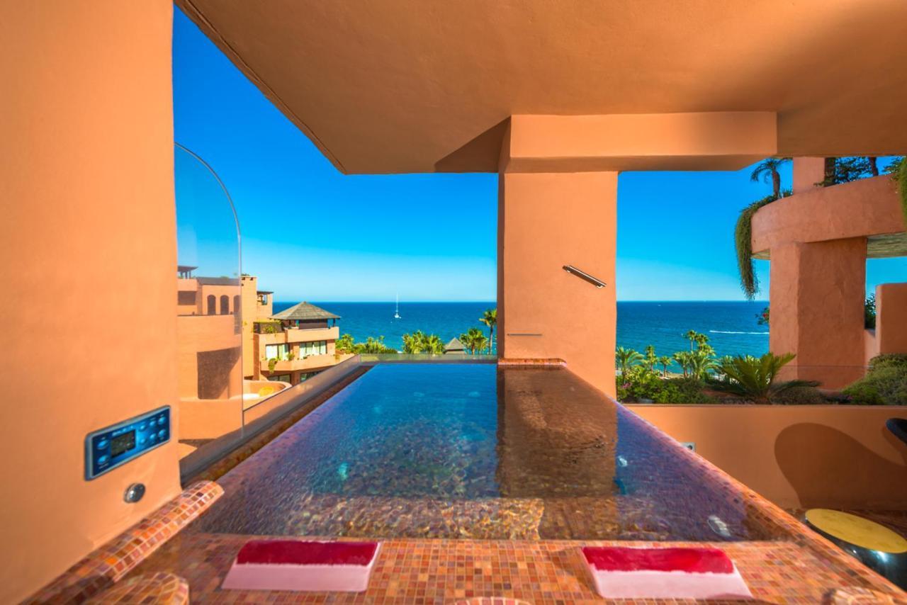 Bahia Beach Apartments Estepona Bagian luar foto