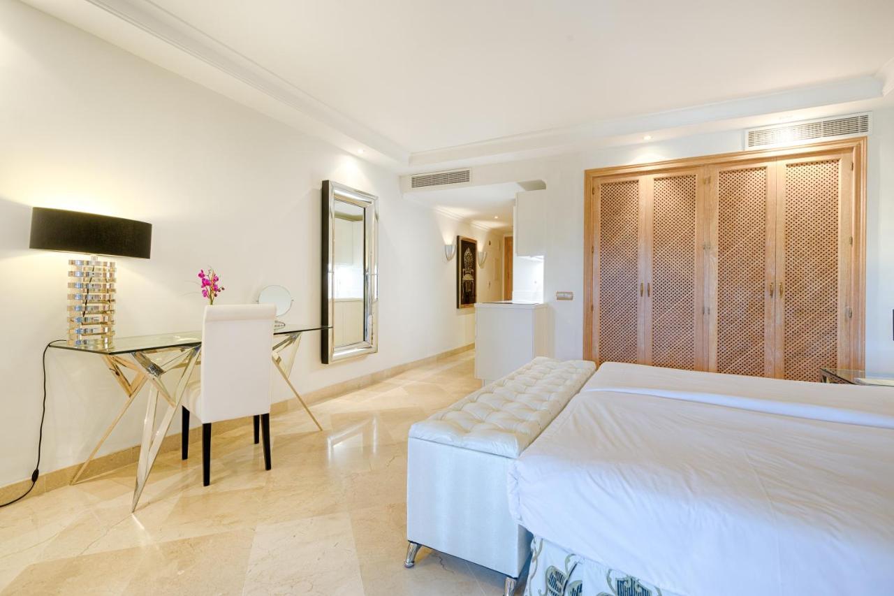 Bahia Beach Apartments Estepona Bagian luar foto