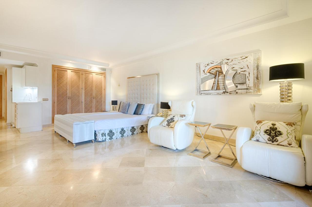 Bahia Beach Apartments Estepona Bagian luar foto